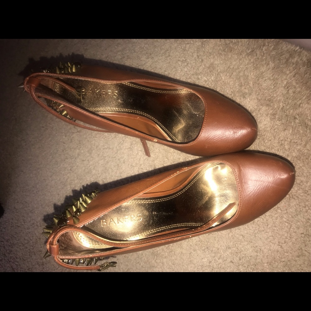 Beautiful shoes. I just no longer wear them. - Picture 2 of 6